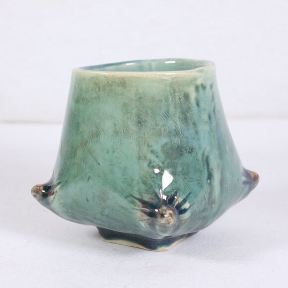 Handmade pottery cup, cushion shaped glossy green glazed cup - Picture 1 of 6